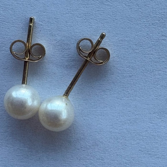 Gold and Pearl Stud Earrings NWOT - Picture 2 of 4